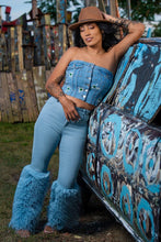 Load image into Gallery viewer, Feather bottom jeans