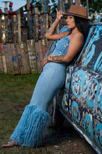 Load image into Gallery viewer, Feather bottom jeans